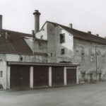 Budova bývalé sladovny a pivovaru v roce 1990 (foto P. Jákl, Národní muzeum pivovarnictví v Kostelci nad Černými lesy)