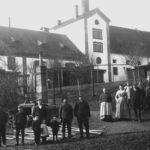 Pracovníci svijanského pivovaru i s rodinnými příslušníky. 1912